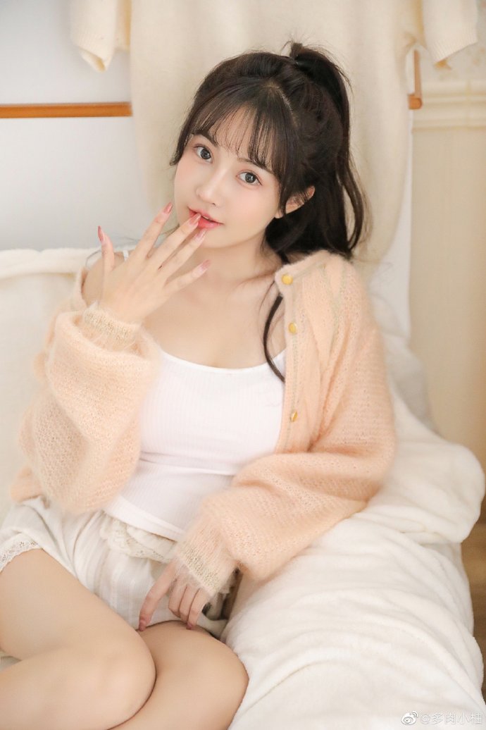 公寓春光 封面